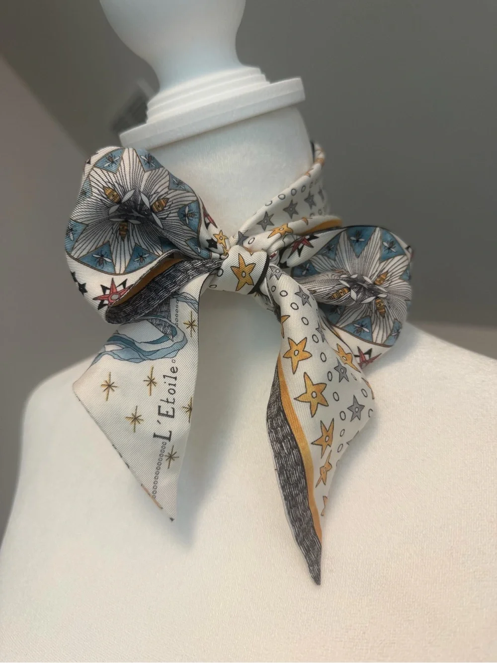 Christian Dior LEtoile Tarot Mitzah Silk Scarf White Yellow Star Skinny w/COA